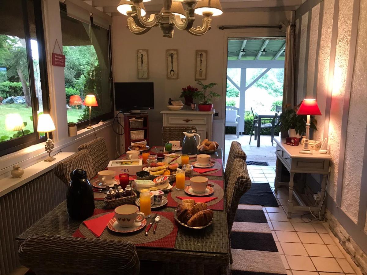 Bed and Breakfast Les Chaumieres Du Pays D'Auge Le Breuil-en-Auge Екстер'єр фото
